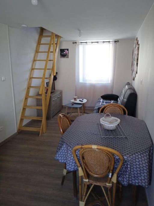 Maison Pour 2 A 4 Personnes Brassac-les-Mines Exteriér fotografie